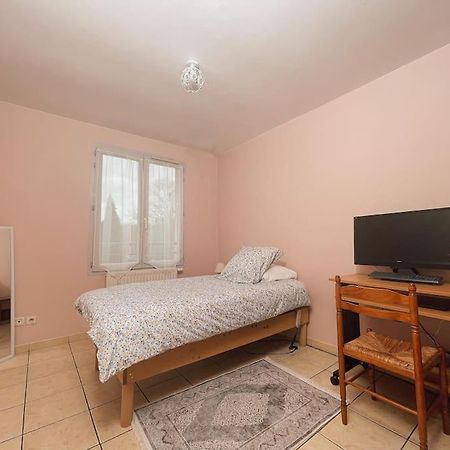 Apartament La Perle Rose Only Women Femmes Uniquement Vénissieux Zewnętrze zdjęcie