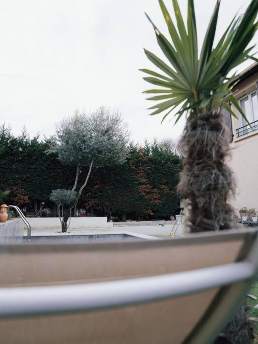 Apartament La Perle Rose Only Women Femmes Uniquement Vénissieux Zewnętrze zdjęcie