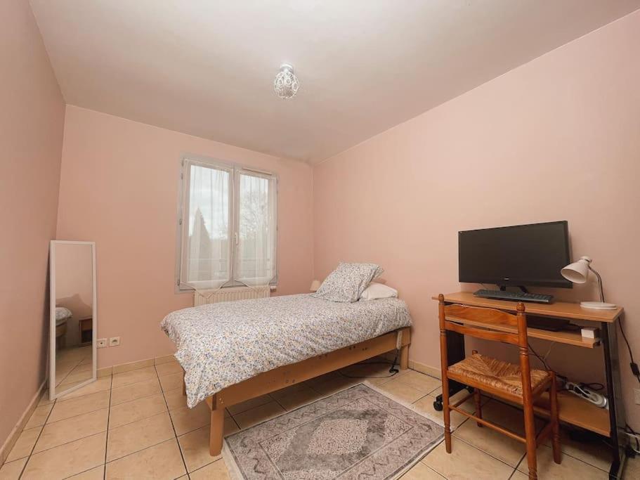 Apartament La Perle Rose Only Women Femmes Uniquement Vénissieux Zewnętrze zdjęcie