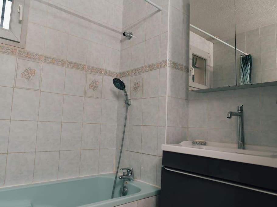 Apartament La Perle Rose Only Women Femmes Uniquement Vénissieux Zewnętrze zdjęcie